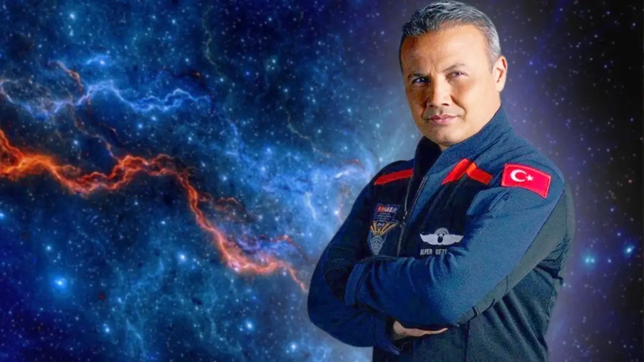 Alper Gezeravcı Kimdir?