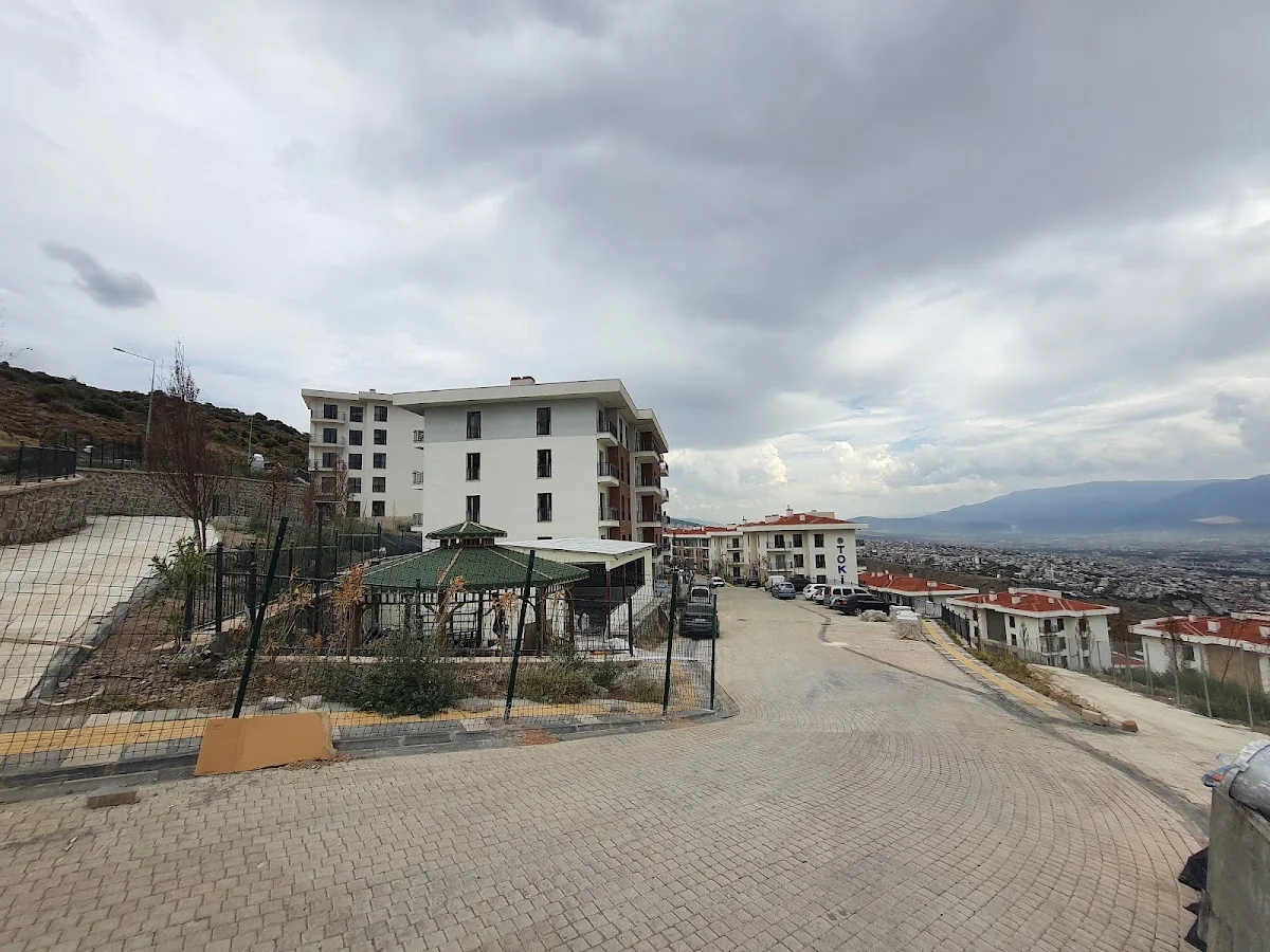 Bayraklı Kyk Kız Öğrenci Yurdu Cover