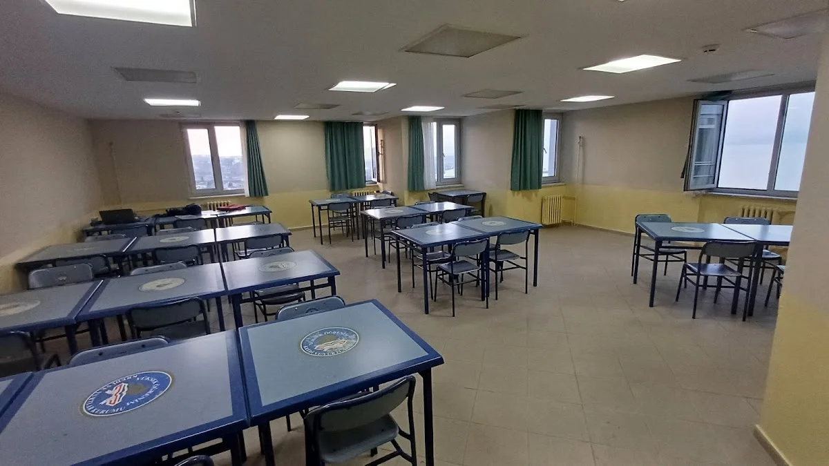 Karamürsel Gazanfer Bilge Kyk Kız Ve Erkek Öğrenci Fotoğraf2