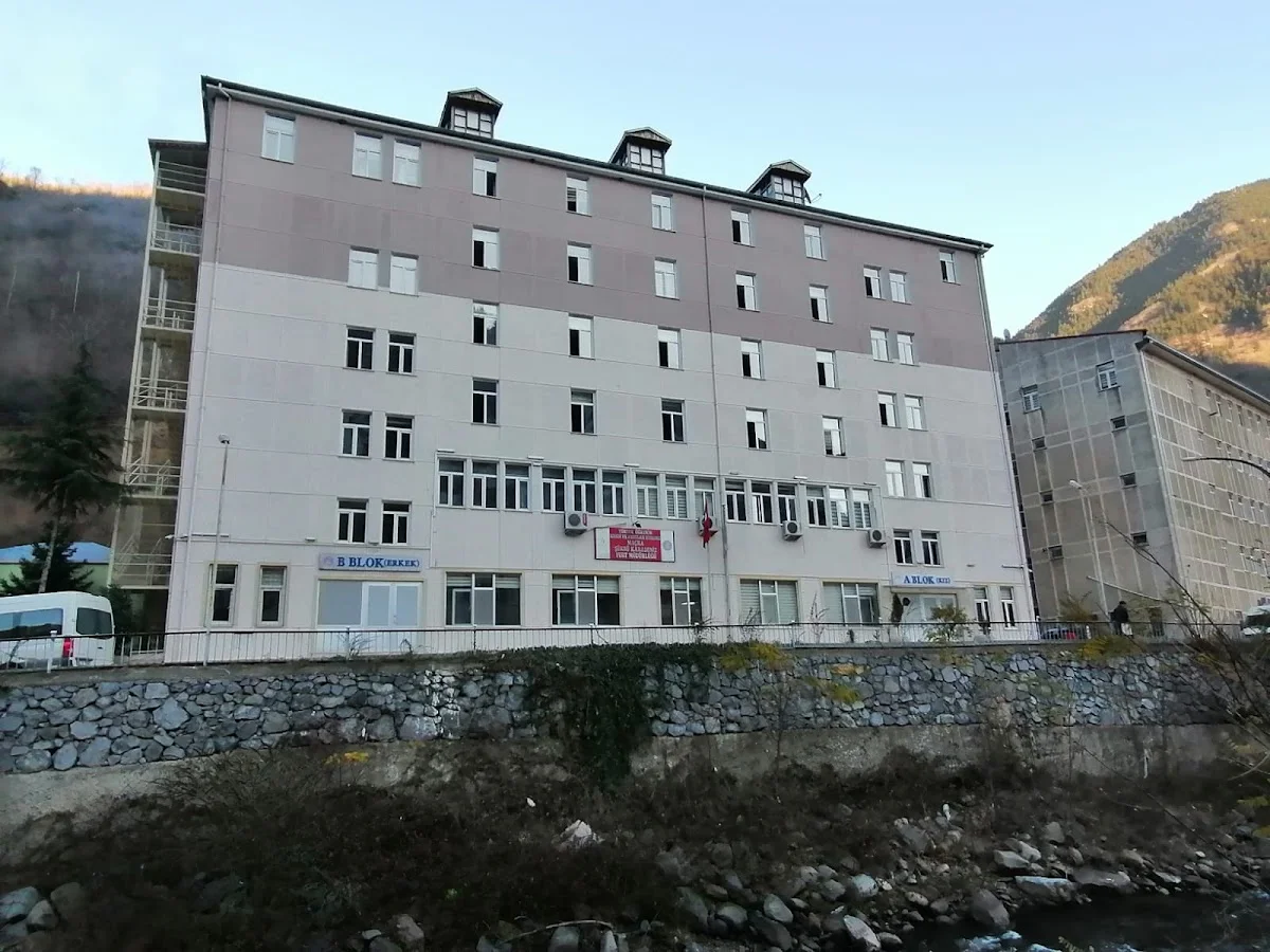 Maçka Şükrü Karadeniz Kyk Kız Ve Erkek Yurdu