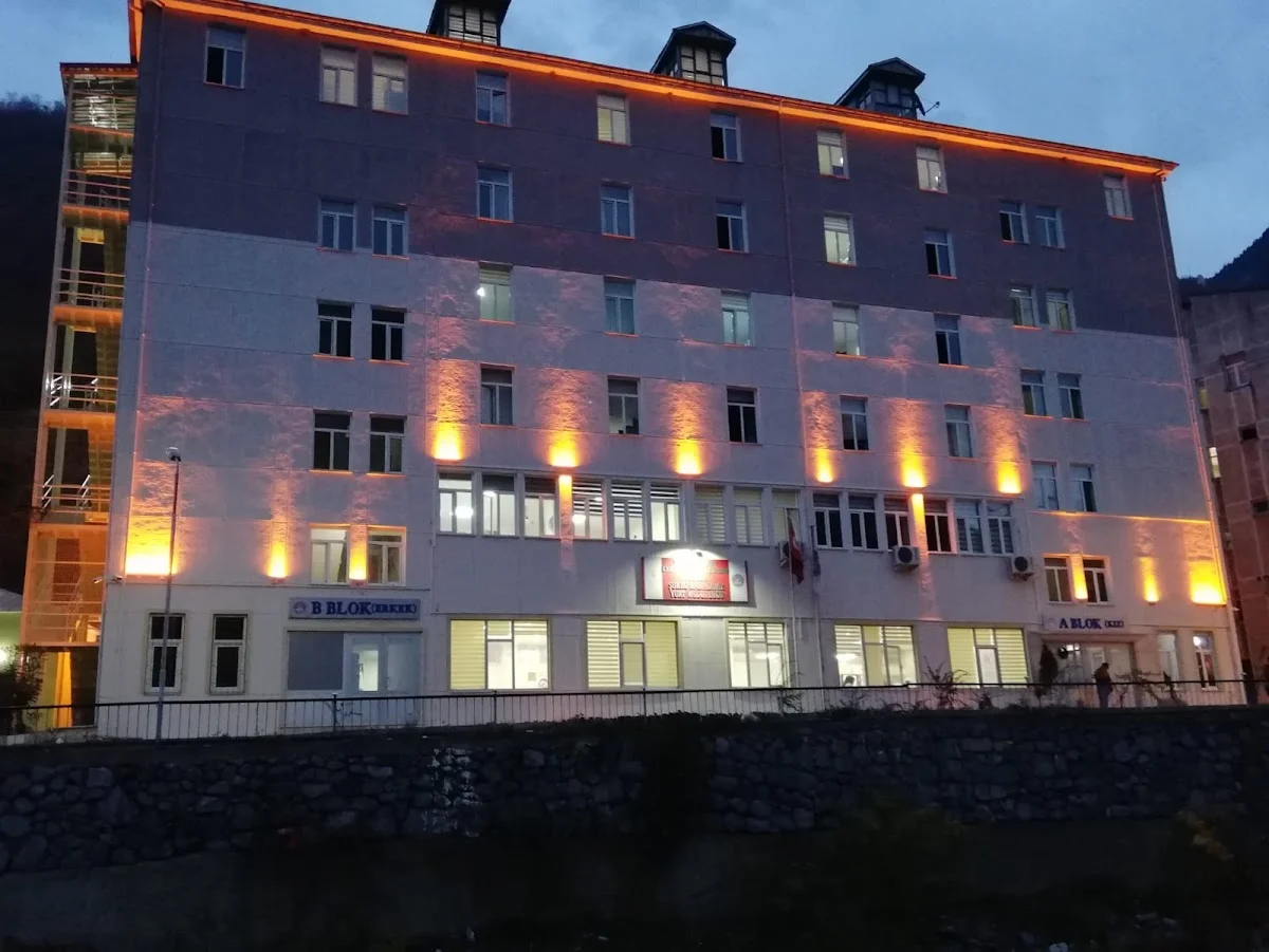 Maçka Şükrü Karadeniz Kyk Kız Ve Erkek Yurdu Fotoğraf2