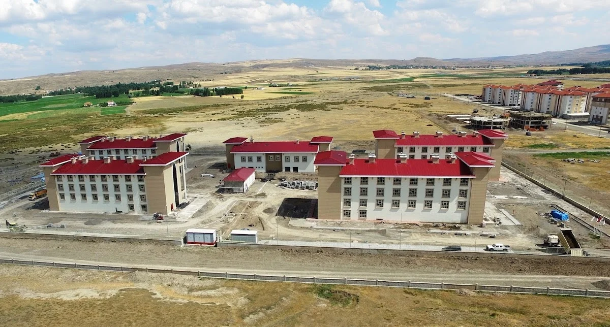 Şarkışla Muhsin Yazıcıoğlu Kyk Kız Ve Erkek Yurdu Fotoğraf2