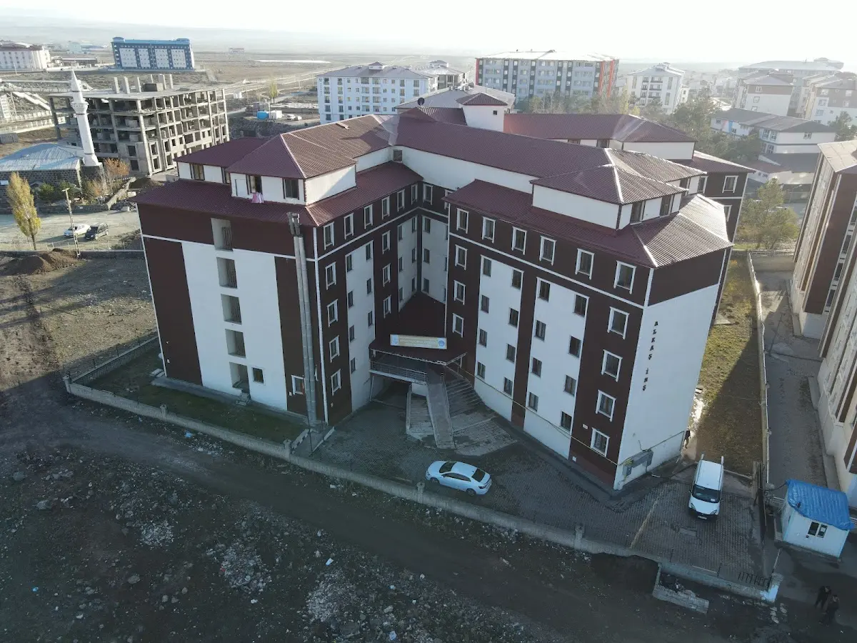 Şeref Taşlıova Kyk Kız Öğrenci Yurdu Cover