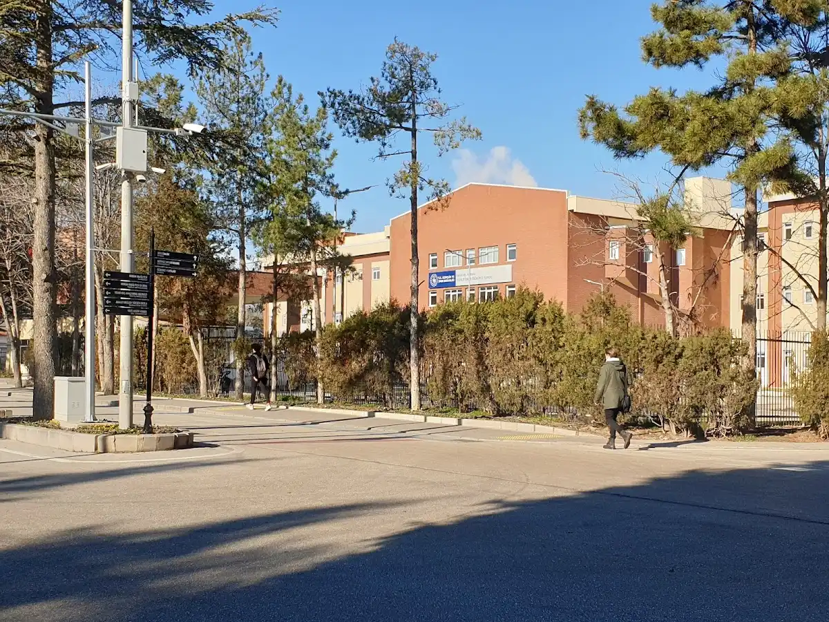 Yunus Emre Kyk Erkek Öğrenci Yurdu (Eskişehir)