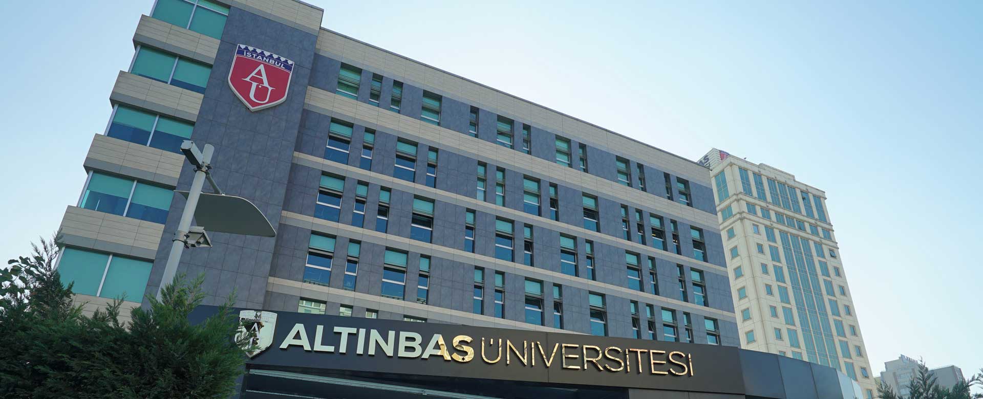 Altınbaş Üniversitesi Cover