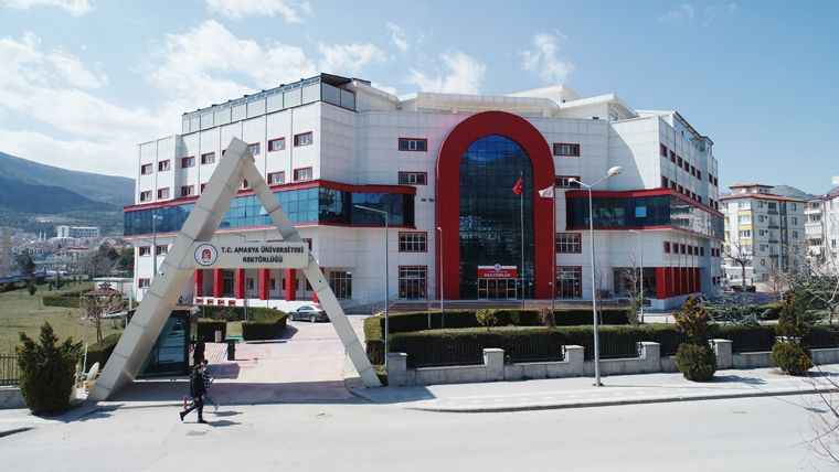 Amasya Üniversitesi Cover