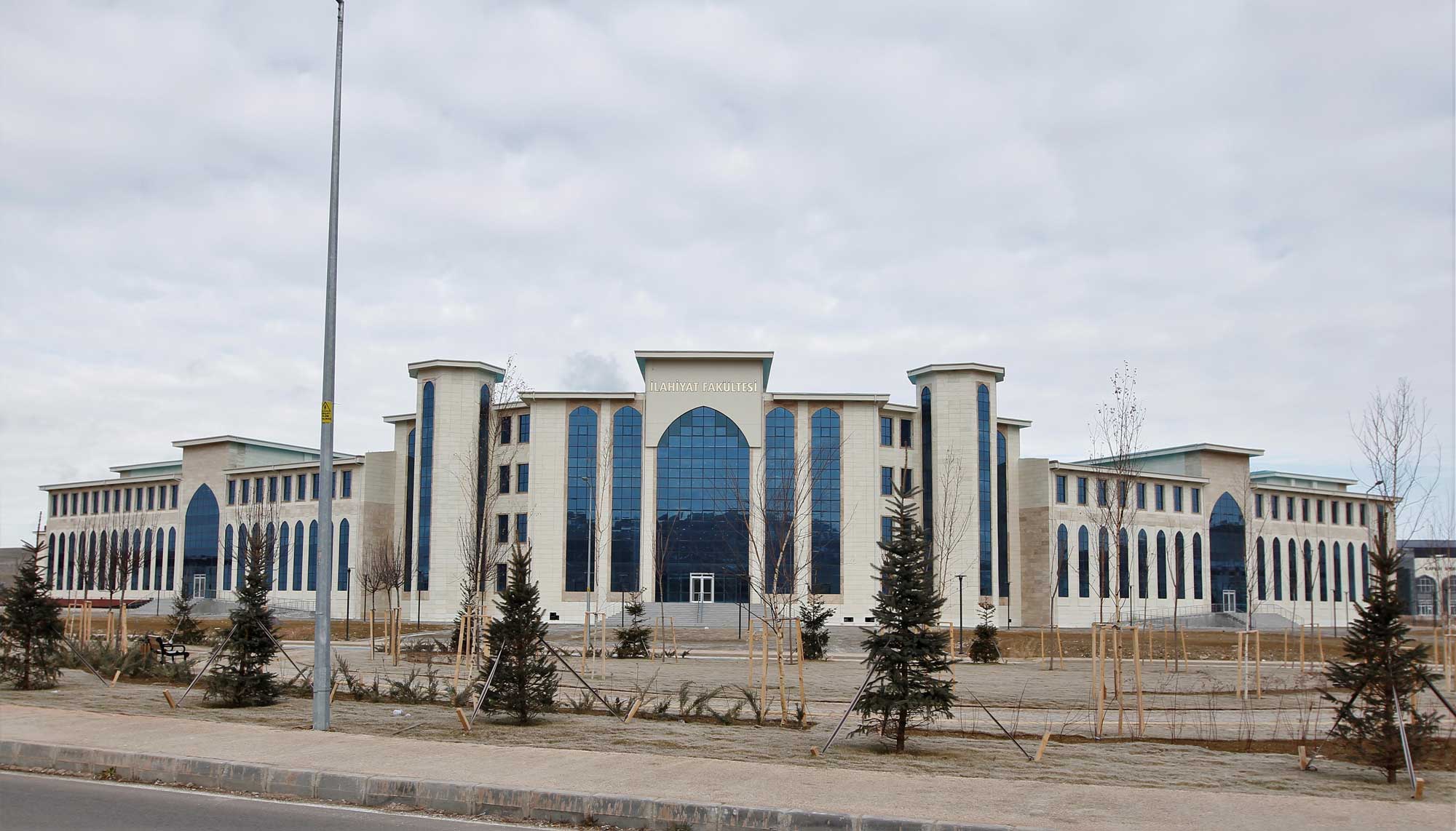 Bayburt Üniversitesi Cover