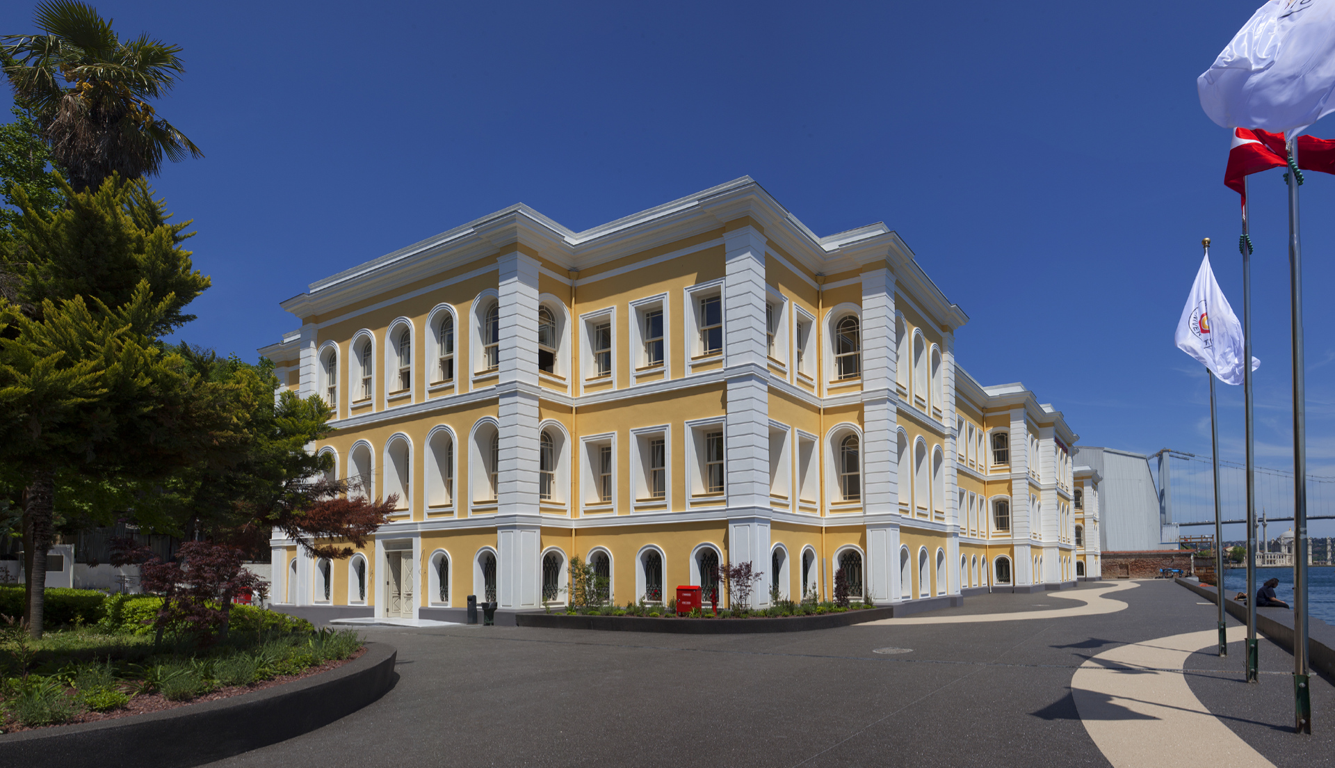 Galatasaray Üniversitesi Cover