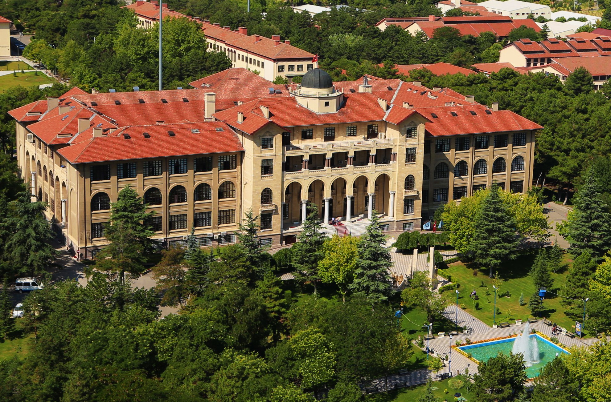 Gazi Üniversitesi Cover