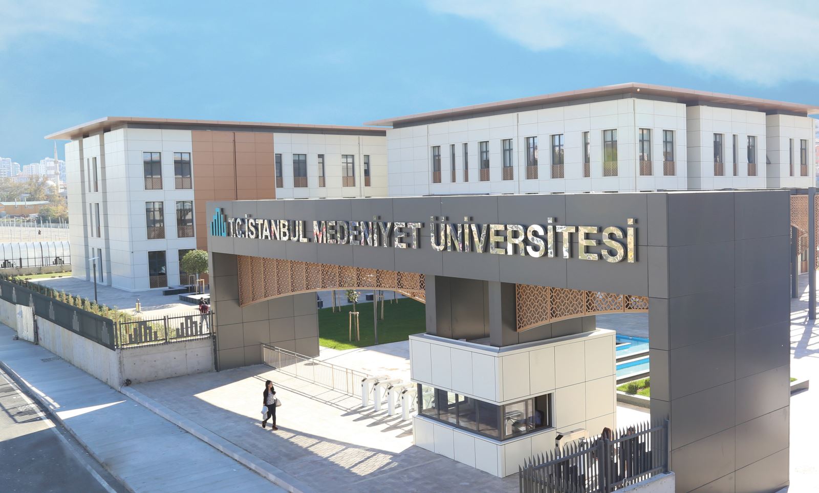 İstanbul Medeniyet Üniversitesi Cover