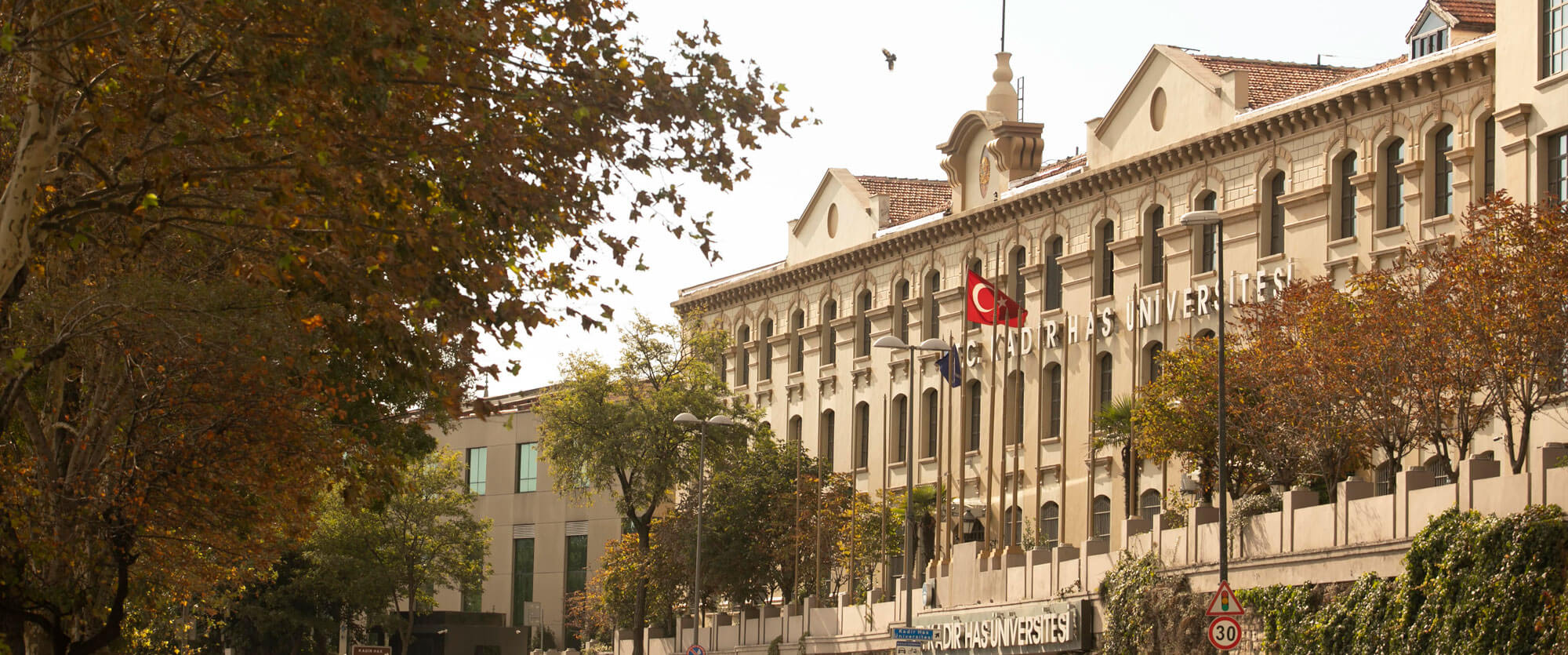 Kadir Has Üniversitesi Cover