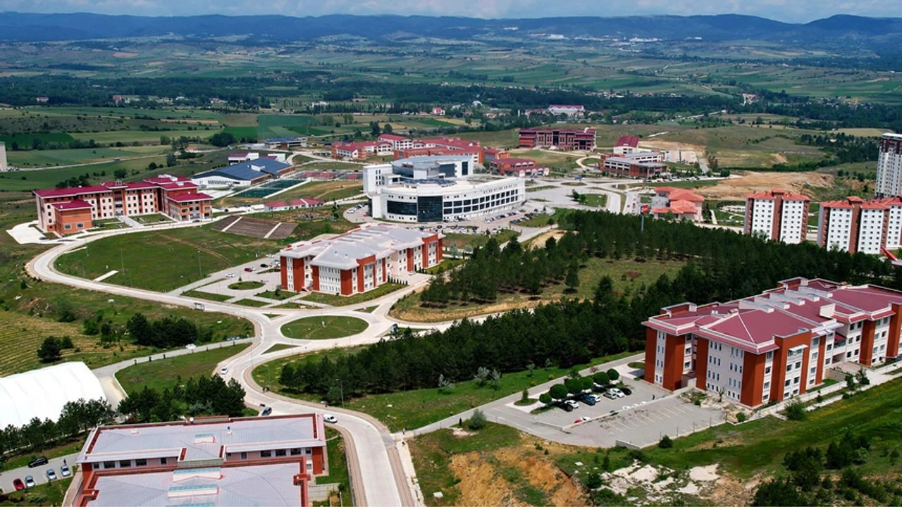 Kastamonu Üniversitesi Cover
