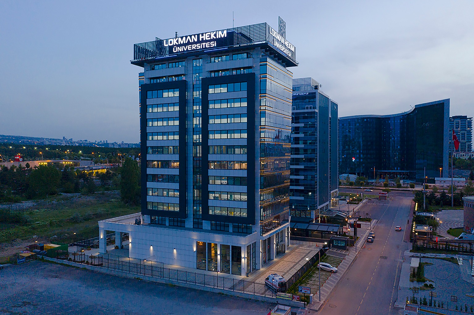 Lokman Hekim Üniversitesi Cover
