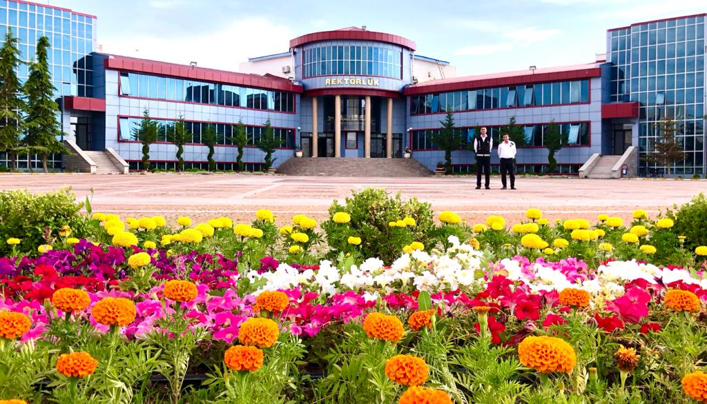 Van Yüzüncü Yıl Üniversitesi Cover